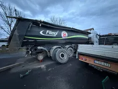 Kamion pótkocsi gumiabroncs szerviz: Fliegl billencs kerékcsere - 2024. december 19.
