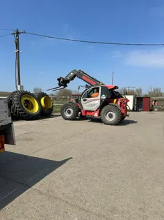 Mezőgazdasági gumiabroncs szerviz: Manitou rakodógép mozgatja a traktor kerekeket - 2026. március 25.